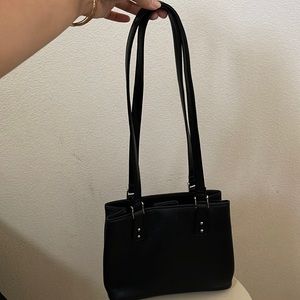 BLACK LEATHER SHOULDER BAG